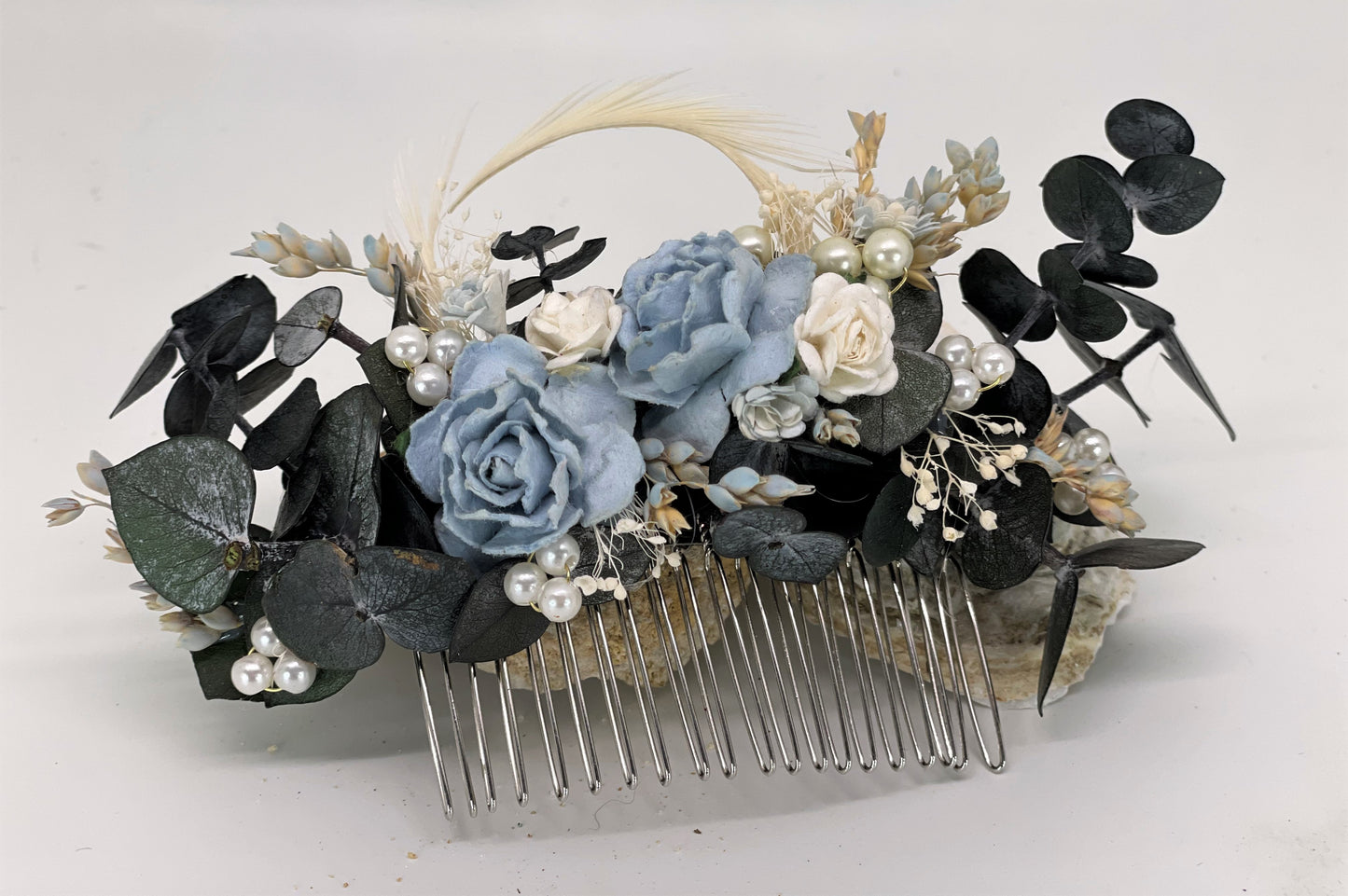 Intension setting blue pearl floral hair accessory